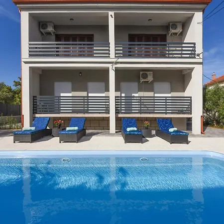 Endless Summer House Barbara זאדאר