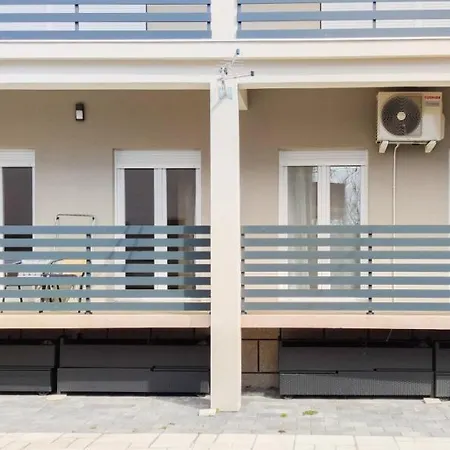 Endless Summer House Barbara * זאדאר